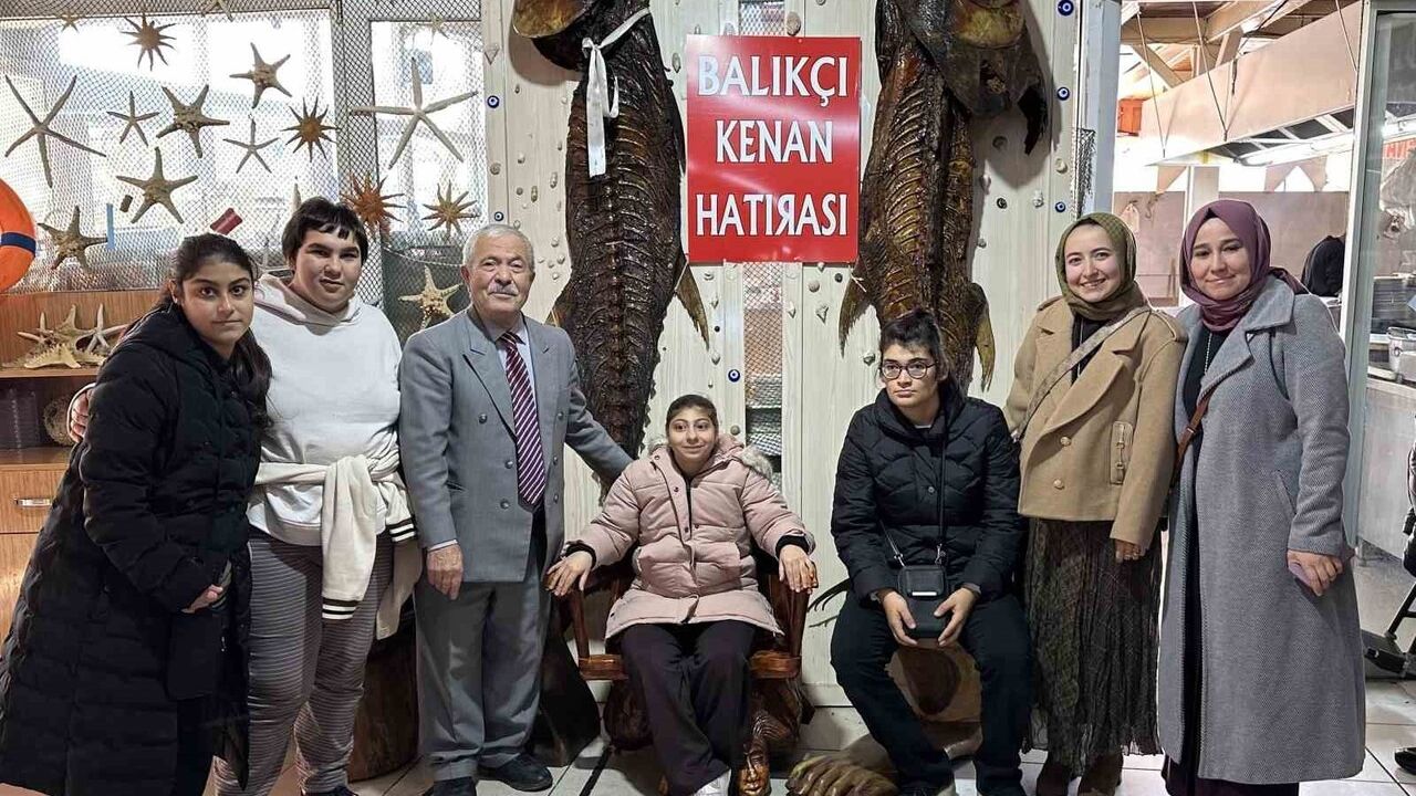 Türkiye Deniz Canlıları Müzesi, 3 Aralık Dünya Engelliler Günü'nde özel gereksinimli bireyleri ağırladı