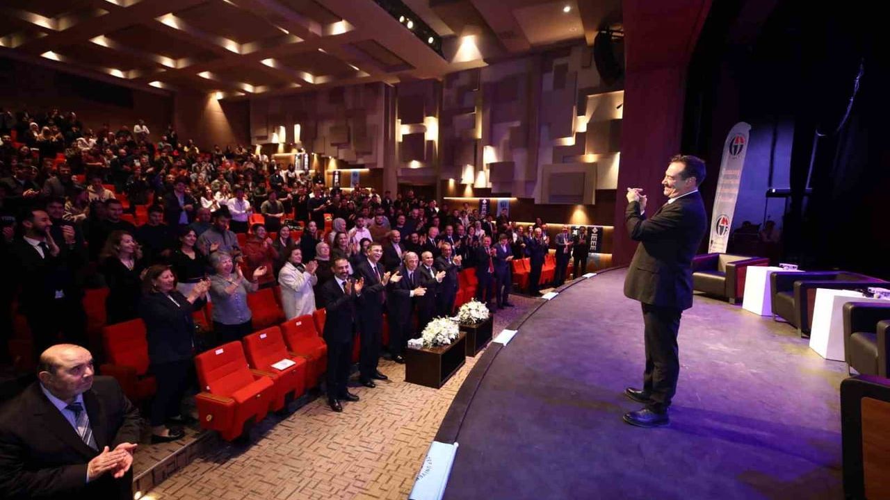 Türkiye'nin ilk serebral palsili uzay mühendisi Turgay Karakaş, Konukoğlu'nu ziyaret etti