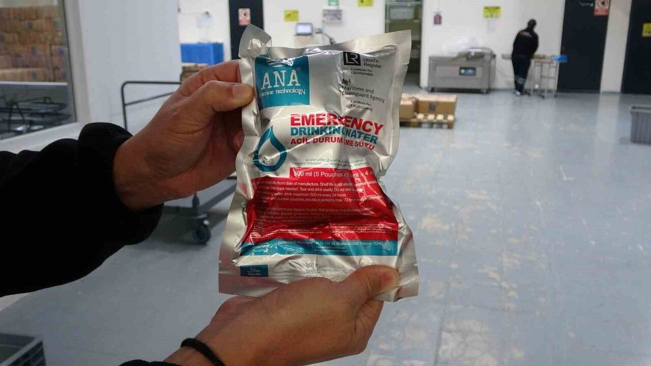 Türkiye'nin tek yerli acil durum gıdası ve suyu Trabzon'da deprem çantalarına giriyor
