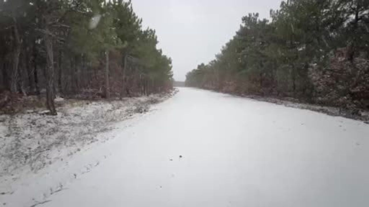 Türkmendağı eteklerinde kar yağışı: Yukarıkalabak Mahallesi'nde yollar kar ve buzlanma etkili oldu