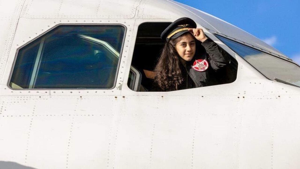 TUSAŞ şehidinin 10 yaşındaki kızı kanseri yendi, THY hangarında pilot koltuğuna oturdu