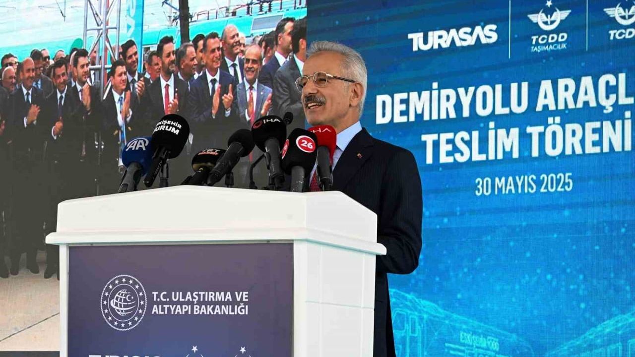 Ulaştırma Bakanı Uraloğlu: Yerli ZACENS sarnıç vagonları ordunun lojistik kapasitesini güçlendirecek