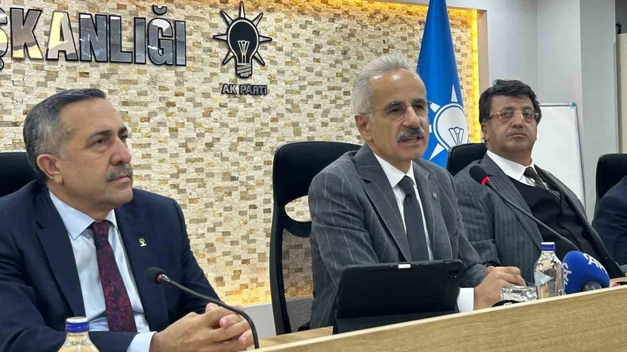 Ulaştırma ve Altyapı Bakanı Abdulkadir Uraloğlu Van'da: Valilik ziyareti ve çevre yolu açılışı