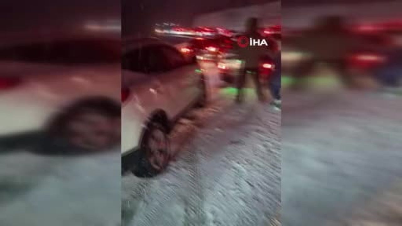 Uludağ'da hafta sonu dönüşü trafik çilesi: Kar lastiği ve zincirsiz araçlar kilometrelerce kuyruk oluşturdu