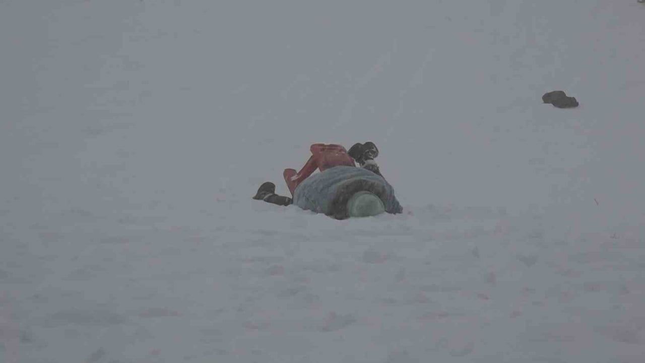 Uludağ'da Hafta Sonu Kar Yağışı: Zirvede 25 cm, Yılbaşına Doğru Artış Bekleniyor