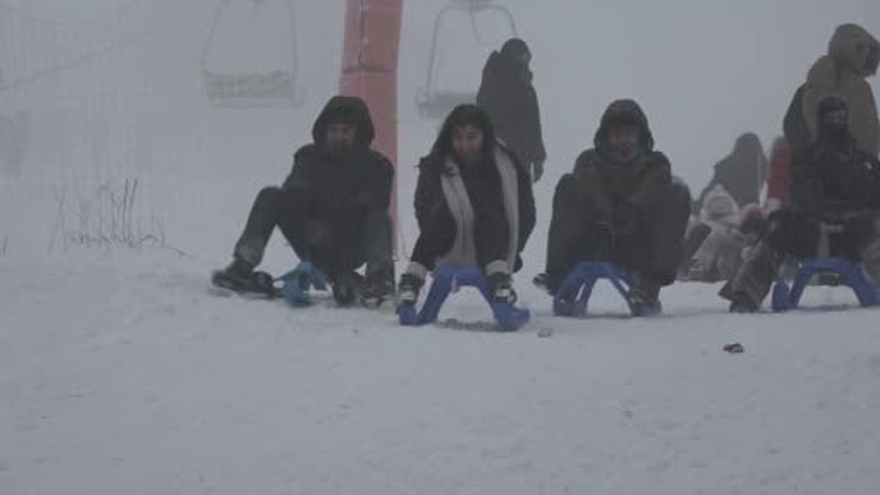 Uludağ'da yoğun kar yağışı: Pistler doldu, otel dolulukları %75'e yükseldi