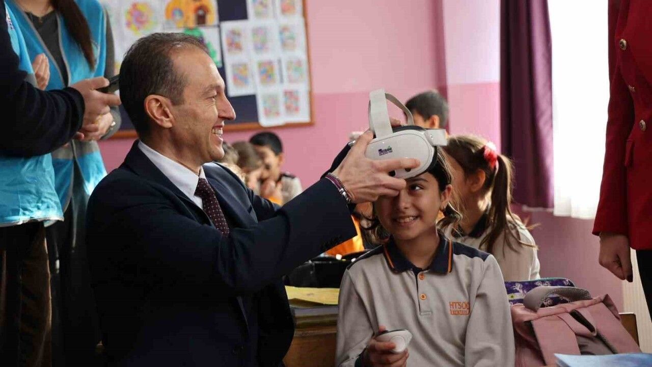 Uludağ Enerji'nin 'Enerjini Geleceğe Taşı' projesi 520 okulda 41 binden fazla öğrenciye ulaştı