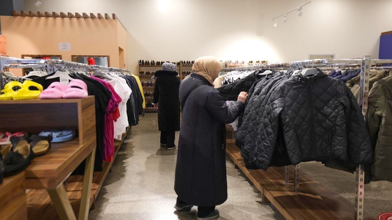 Ümraniye'de sosyal dayanışma adresi: Gönülden Gönüle Giyim Mağazası