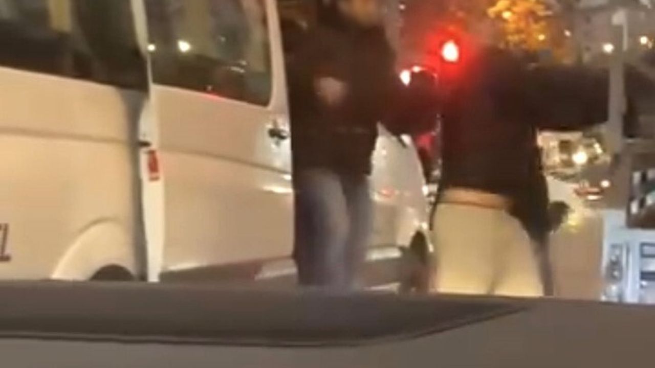 Ümraniye’de trafikte tartışma: Servis şoförü kağıt toplayana yumruk attı