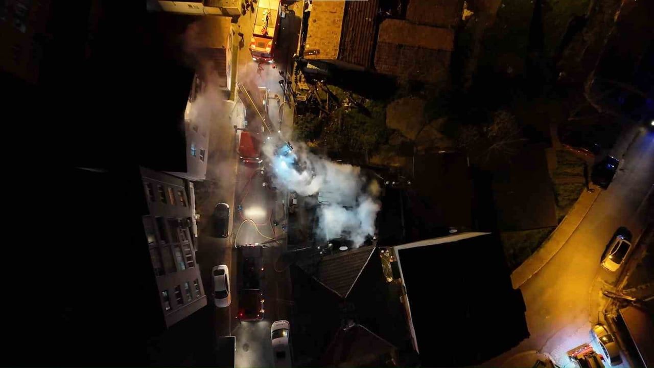 Ümraniye Elmalıkent'te Gecekondu Yangını: Ev Kullanılamaz Hale Geldi, Çevre Yapılar Korundu