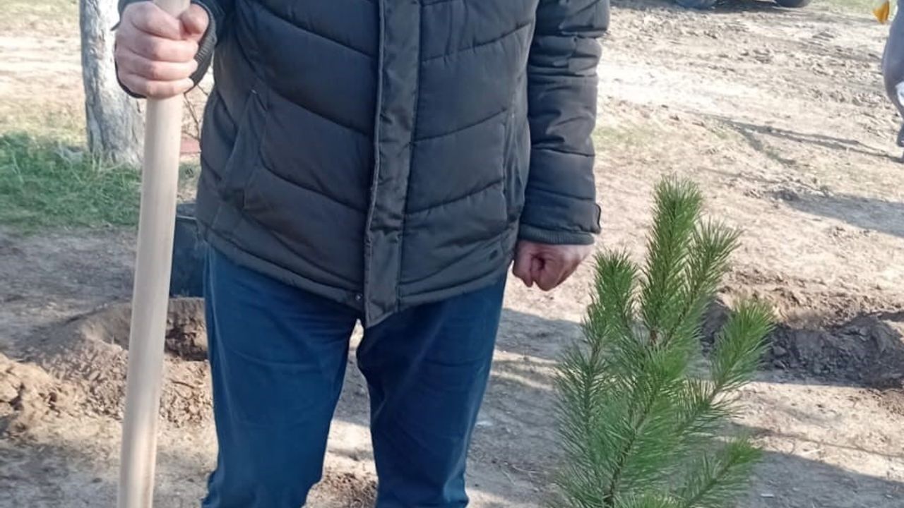 Umraniye Köylüleri İmeceyle 300 Fidanı Okul ve Cami Bahçesine Dikti