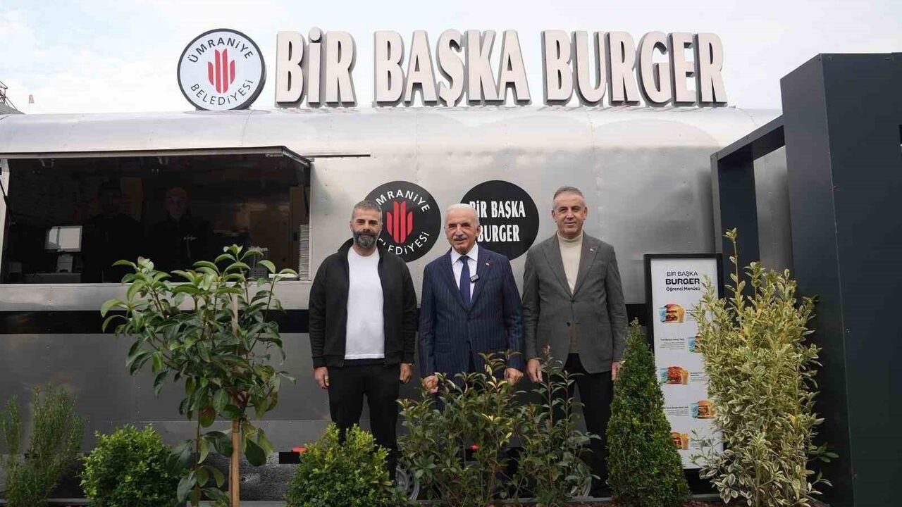 Ümraniye Santral’de ‘Bir Başka Burger’ açıldı — Gençlere ekonomik menü ve öğrenci kolaylığı