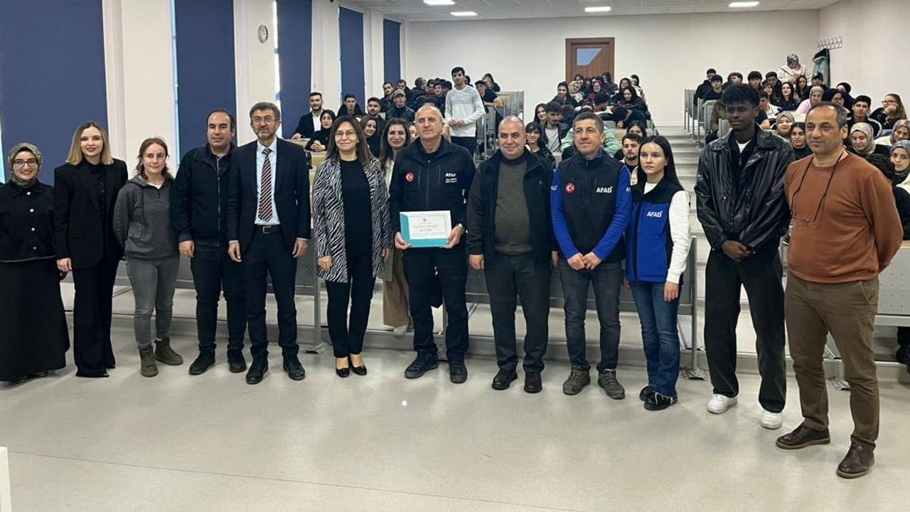 Üniversitede afet bilinci ve arama kurtarma sempozyumu düzenlendi