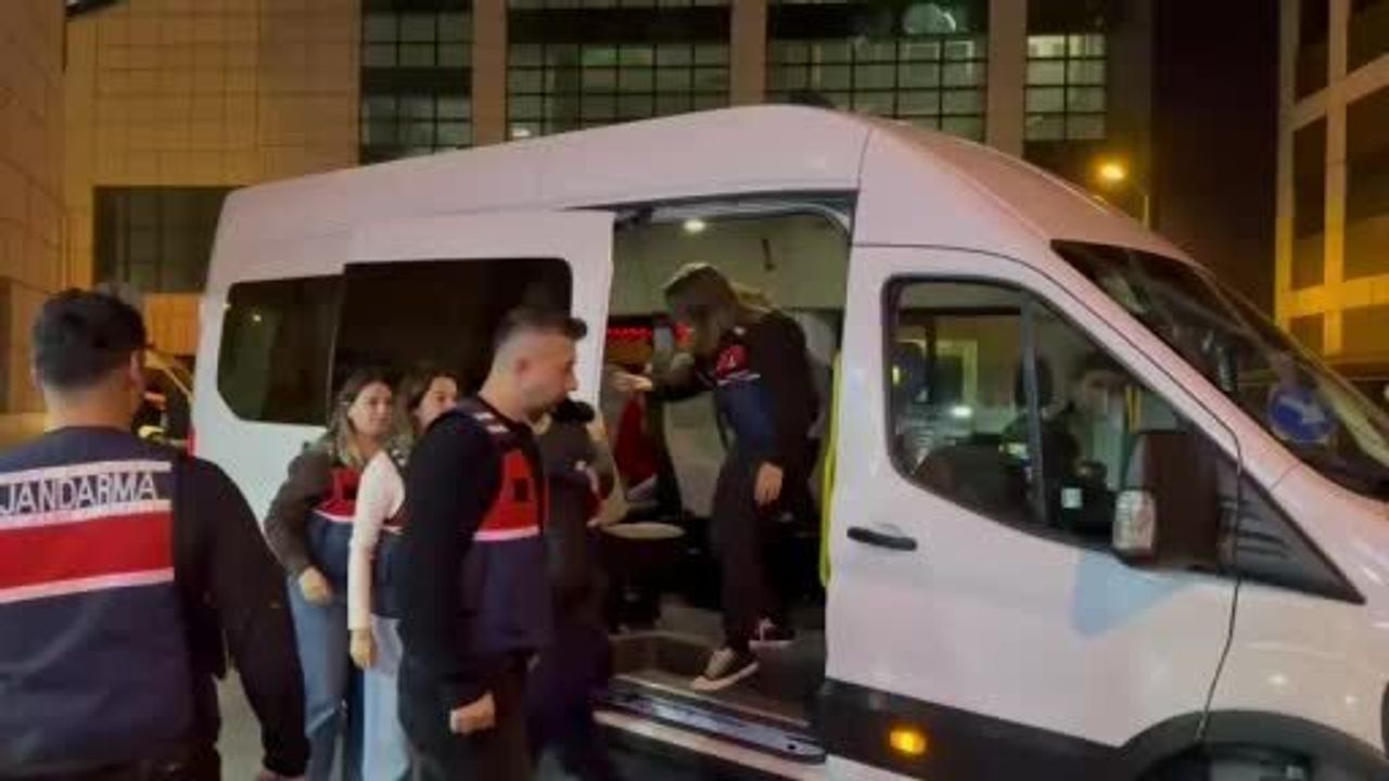 Ünlü İsimler Sağlık Kontrolleri İçin Hastaneye Getirildi: Nedenleri ve Prosedürler