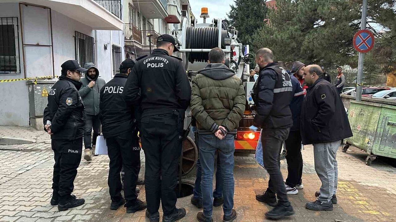 Uşak’ta kanalizasyonda bulunan 4,5 aylık ceninin kaynağı polis çalışmasıyla tespit edildi
