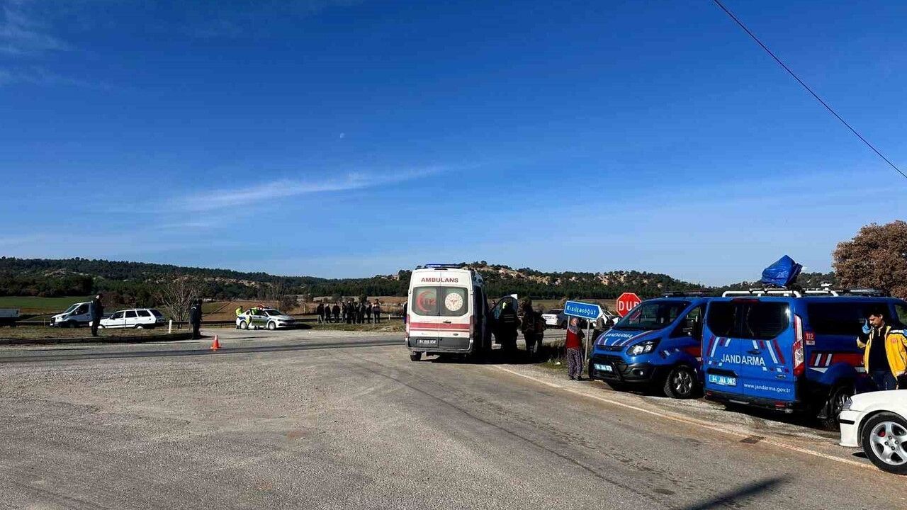 Uşak'ta Kızılcasöğüt Kavşağında Kaza: Yaşlı Çift Hayatını Kaybetti