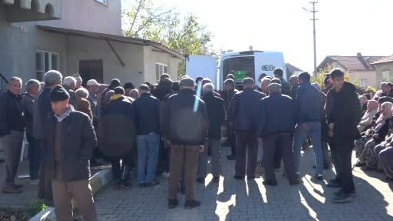 Uşak'ta Trafik Kazasında Yaşamını Yitiren Mehmet Karaman Ahmetler Köyünde Toprağa Verildi