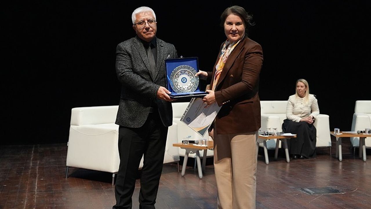 Uşak Üniversitesi'nde "Kadın Liderliği ve Anadolu’nın Geleceği" paneli gerçekleştirildi