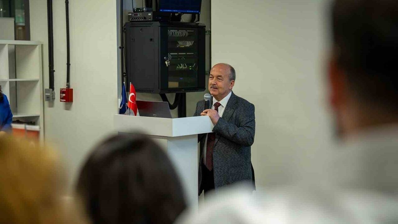 Uşak Üniversitesi Rektörlüğüne Prof. Dr. Ahmet Demir Atandı