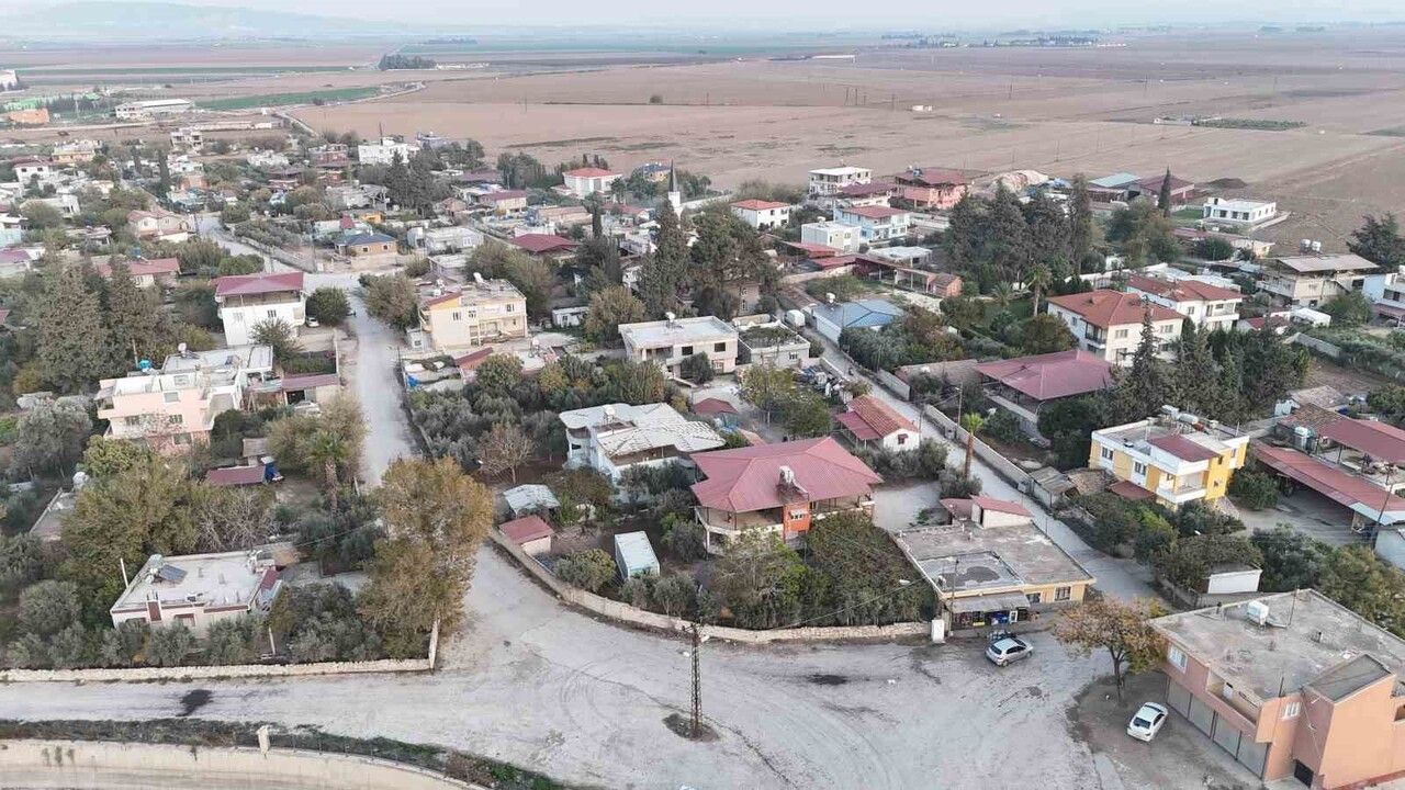 Uzunkavak Mahallesi, 80 yıl sonra Reyhanlı'dan Kumlu ilçesine bağlandı