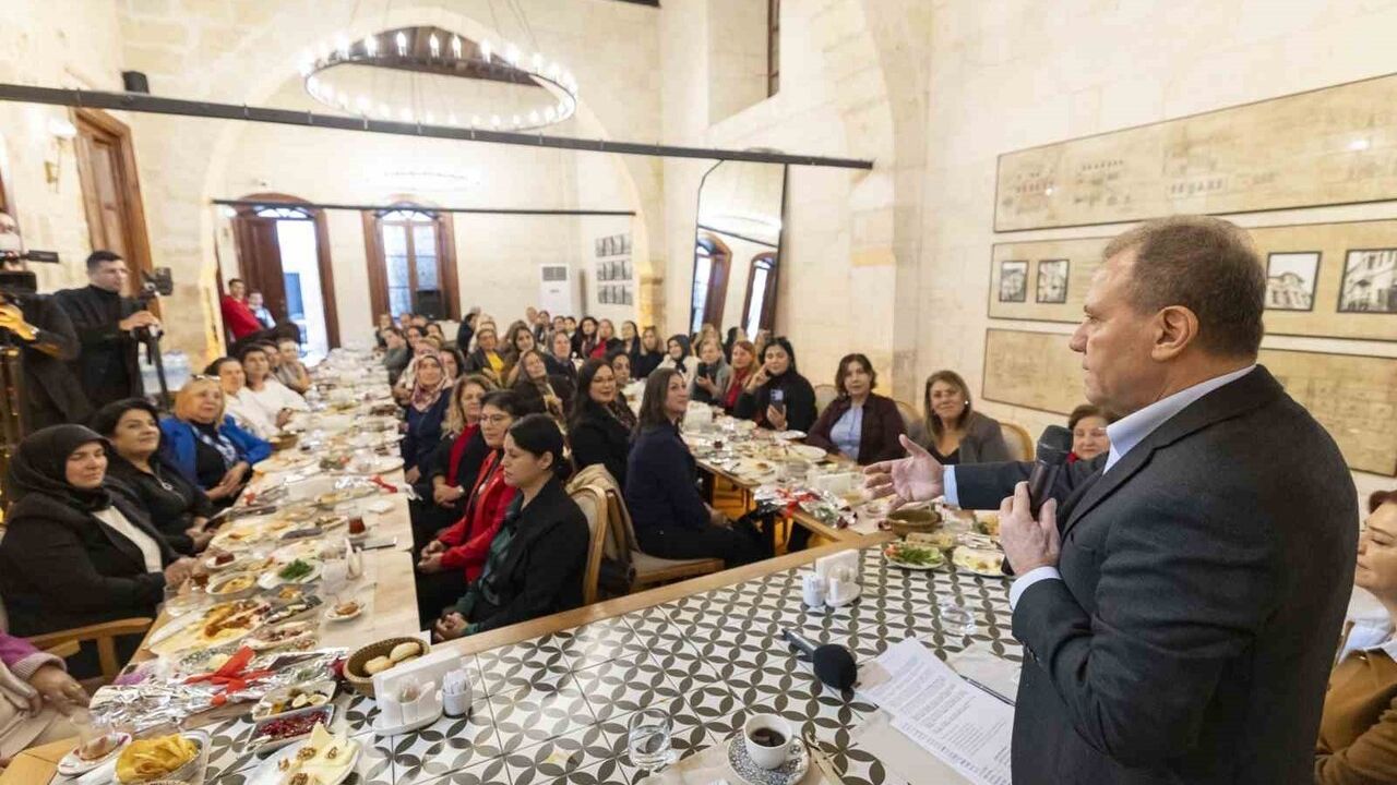 Vahap Seçer: 'Mersin’i çok daha muhteşem bir kent haline getireceğiz' — Kadın muhtarlarla buluştu