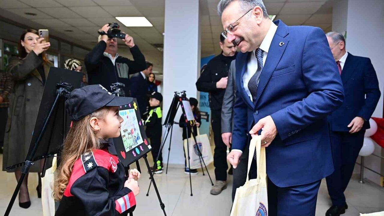 Vali Aksoy: Teknoloji bağımlılığı giderek artan bir sorun — 'Teknolojiyi Abartma, Geleceğini Karartma-2' projesi kapanışında uyarı