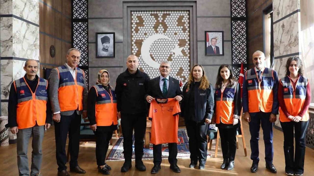 Vali Çelik: AFAD gönüllüleri toplumun güçlü dayanağı — Niğde'de Dünya Gönüllüler Günü ziyareti