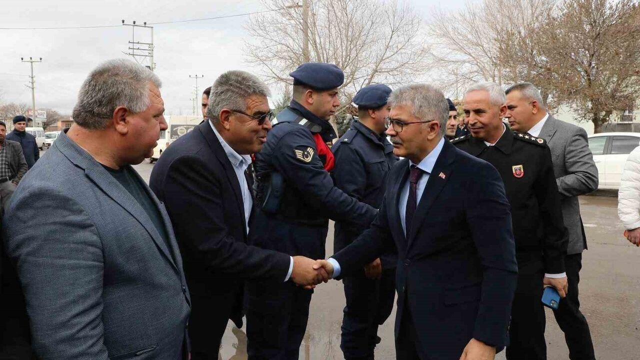 Vali Çelik, halı saha kavgası sonrası Kiledere'de mağdurları ziyaret etti