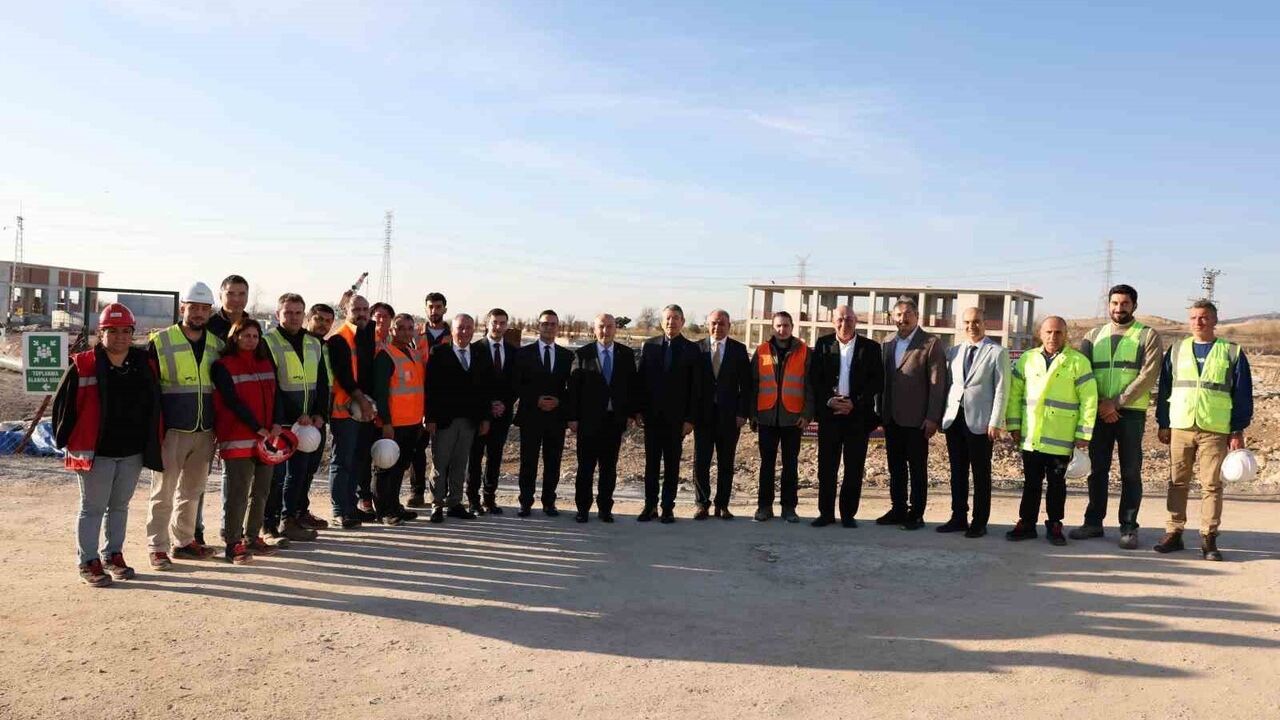 Vali Coşkun, Denizli OSB’nin 30.000 m/gün kapasiteli İleri Atıksu Arıtma Tesisi Şantiyesini İnceledi