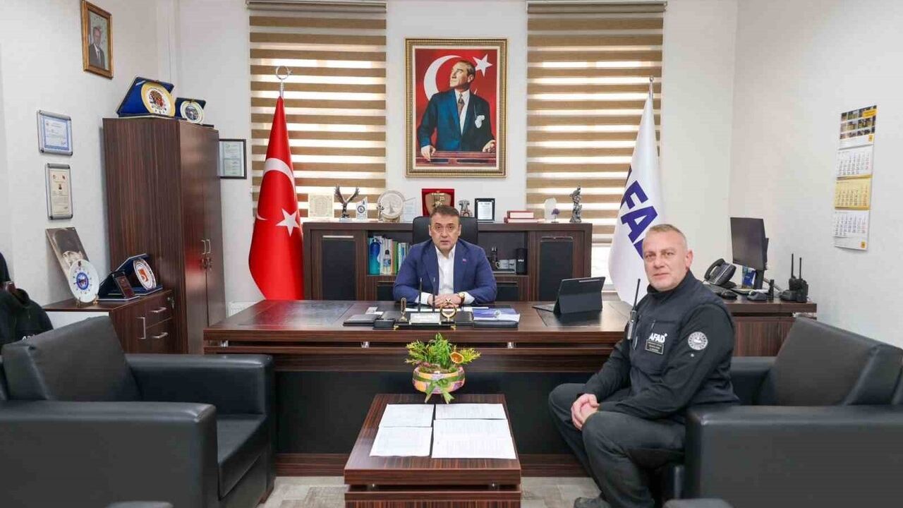 Vali Faik Oktay Sözer, Bilecik AFAD İl Müdürlüğünde yürütülen çalışmaları inceledi