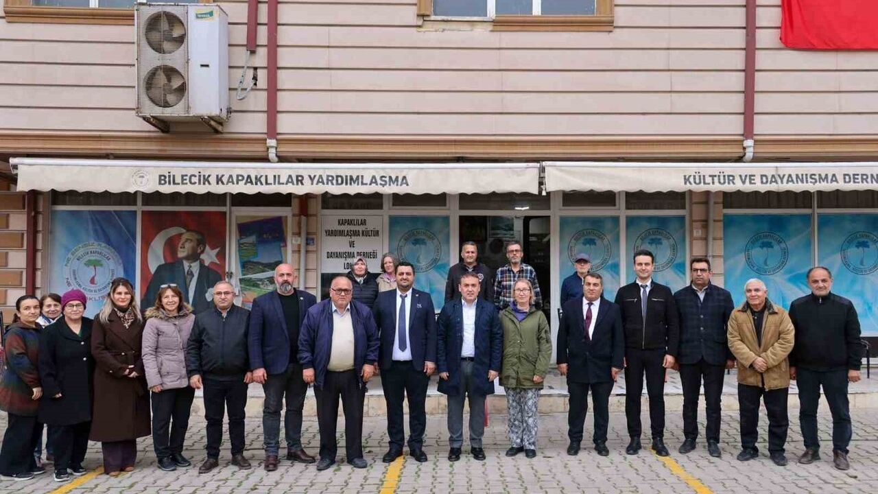 Vali Faik Oktay Sözer Kapaklılar Derneği'nde Vatandaşlarla Bir Araya Geldi