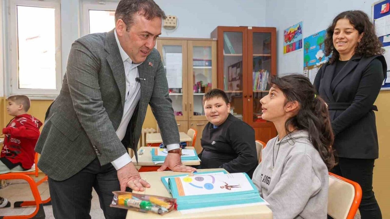 Vali Faik Oktay Sözer, özel öğrencileri ziyaret ederek eğitim desteğini vurguladı