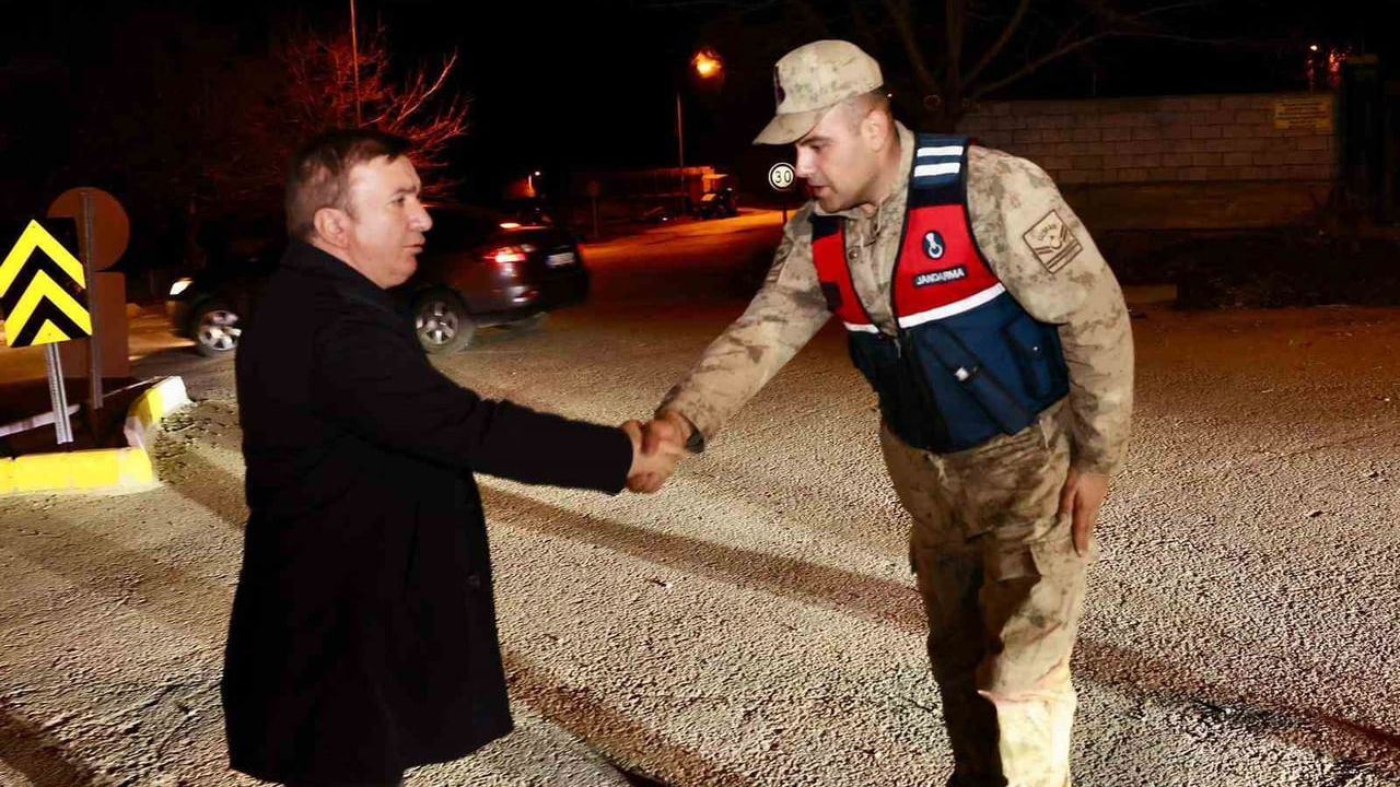 Vali Hamza Aydoğdu'dan Ergan Dağı'ndaki Mehmetçiğe Moral Ziyareti