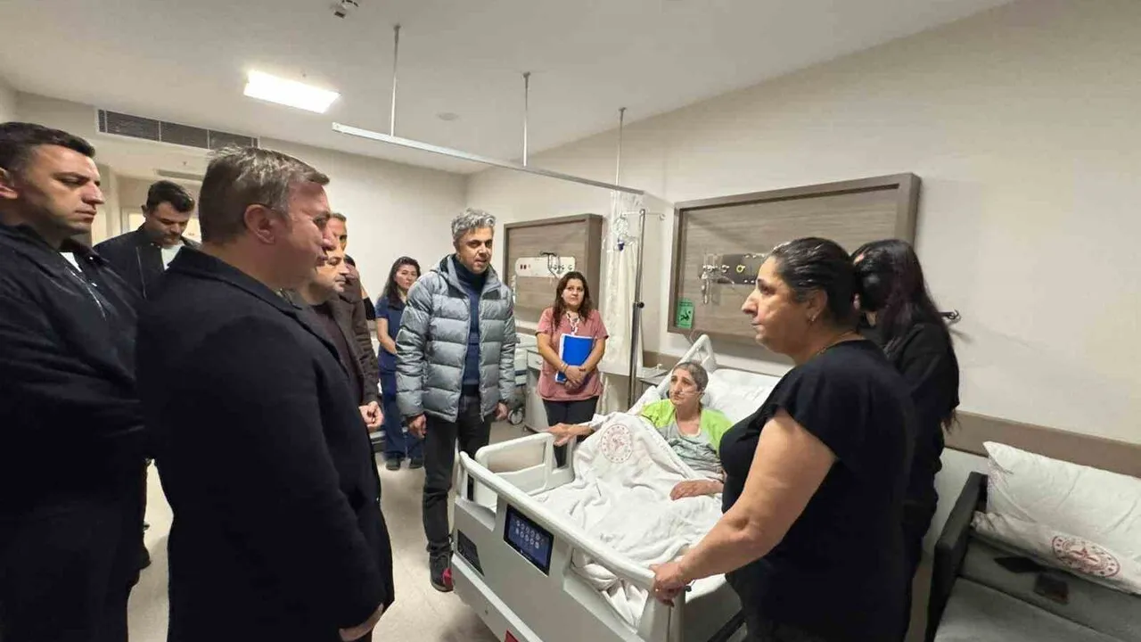 Vali Hamza Aydoğdu’dan Mengücek Gazi Eğitim ve Araştırma Hastanesi’nde Hastalara Moral Ziyareti