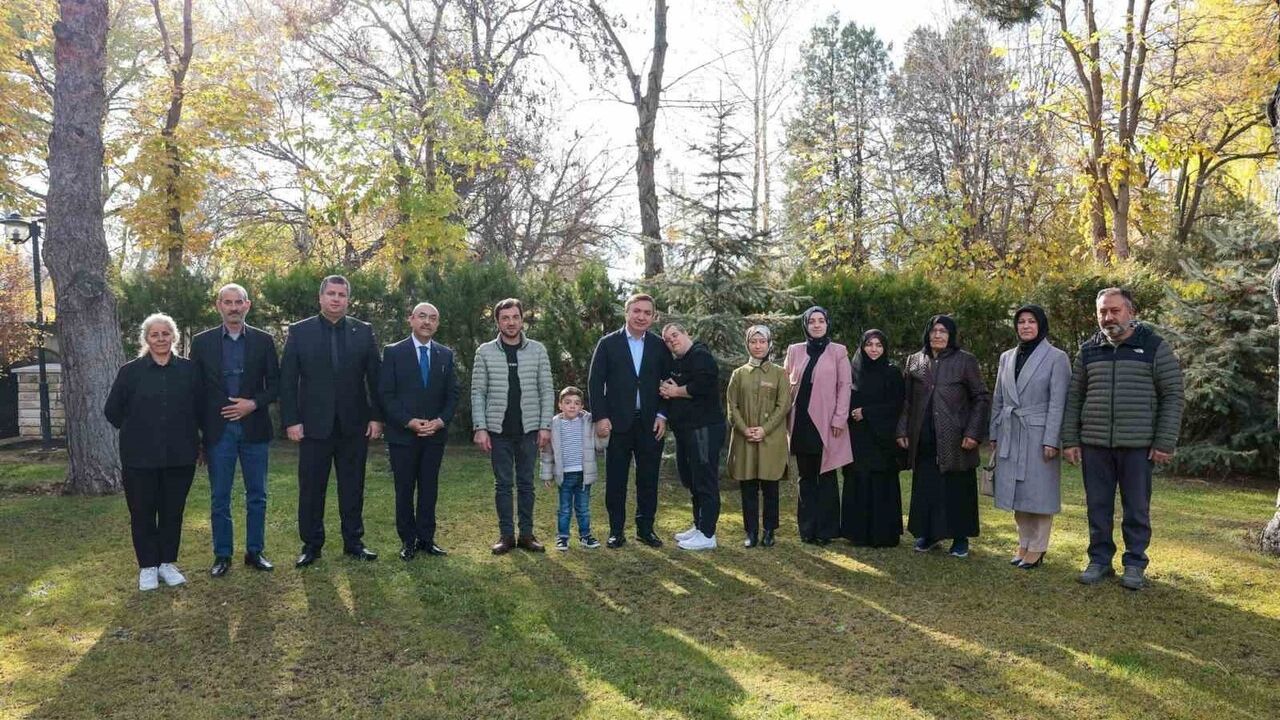 Vali Hamza Aydoğdu, Dünya Engelliler Günü'nde özel bireyleri makamında ağırladı