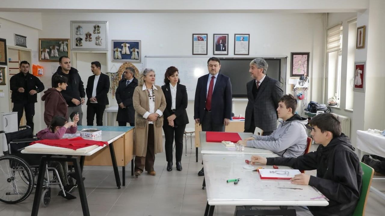 Vali Musa Işın'ın Bahattin Çini Özel Eğitim Meslek Okulu Ziyareti: Mesleki Eğitimin Önemi Vurgulandı