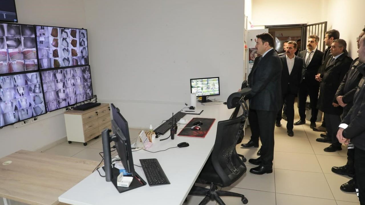 Vali Musa Işın, Kütahya İl Göç İdaresi Müdürlüğü Geri Gönderme Merkezi'ni Denetledi