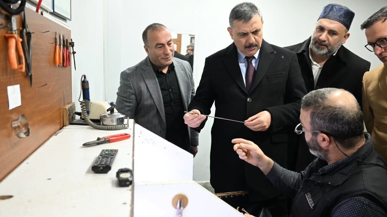 Vali Mustafa Çiftçi Bat Pazarı Çarşısı’nda esnafla buluştu