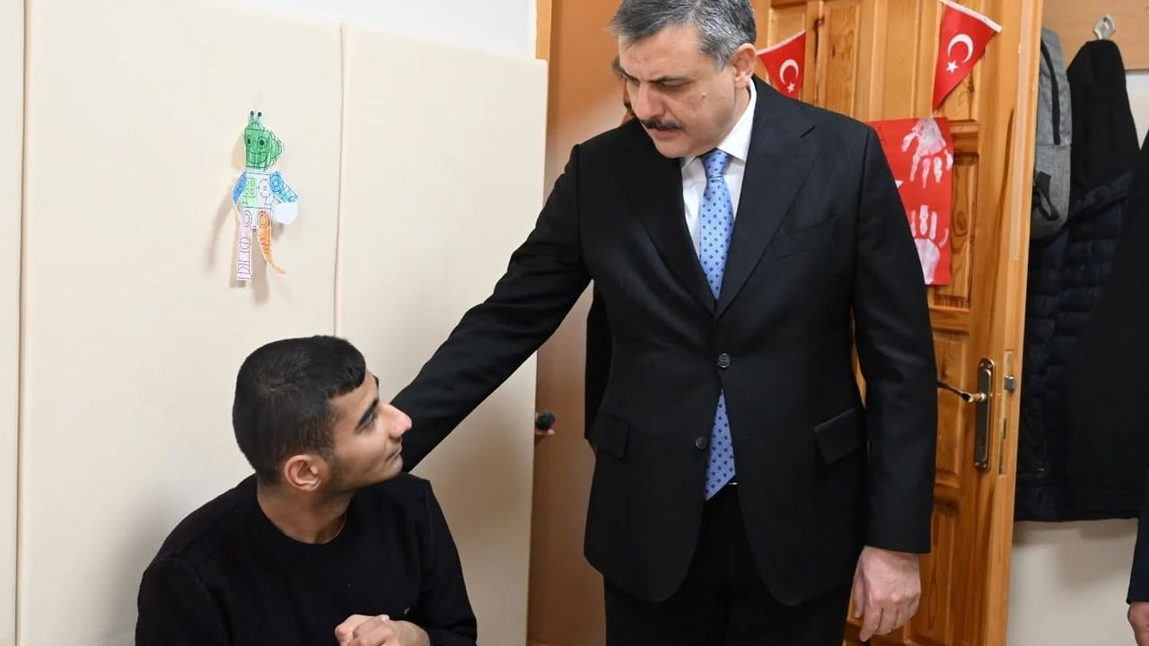 Vali Mustafa Çiftçi, Özel Eğitim Uygulama Okulu öğrencilerinin davetini yerine getirdi