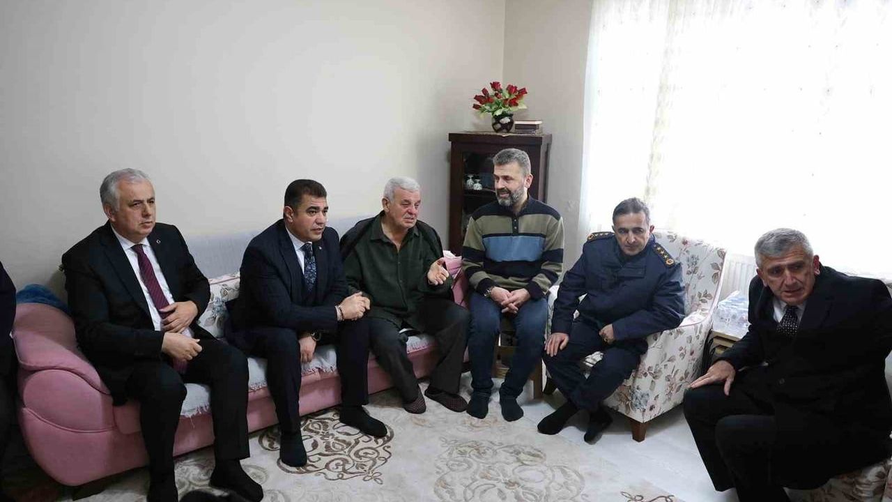 Vali Selçuk Aslan, Şehit Polis Turgut Külünk'ün Ailesini Ziyaret Etti