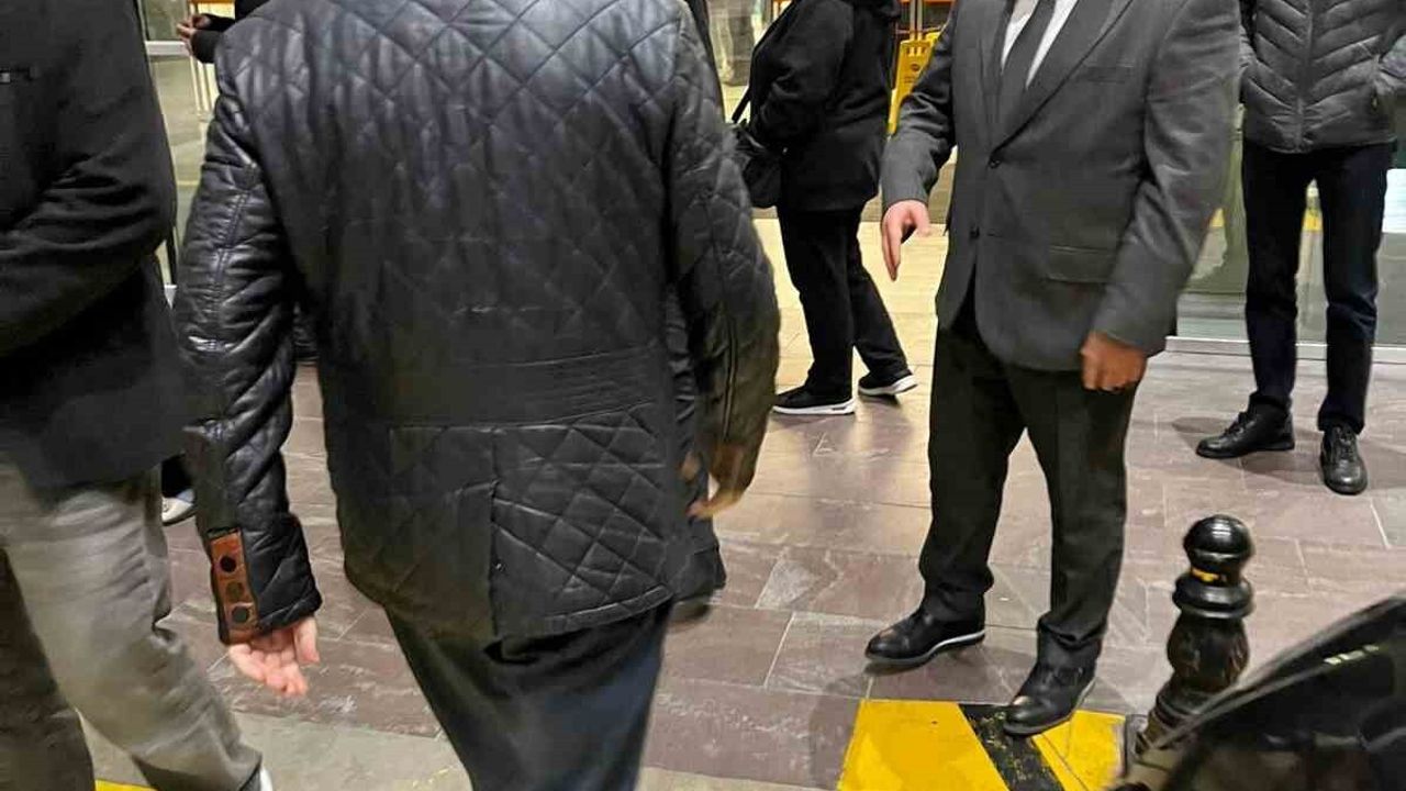 Vali Vahdettin Özkan, Tedavi Gören Başkan Gülşah Durbay’ı Manisa Şehir Hastanesi’nde Ziyaret Etti