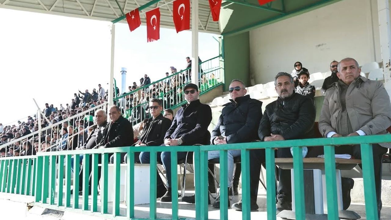 Van 1. Amatör Ligi B Grubu 4. hafta: Erciş Örenespor 2 - İpekyolu Belediyesi Gençlikspor 3