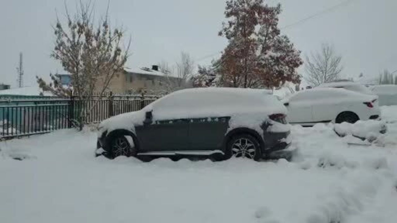 Van Başkale'de kar yağışı etkili oldu: İlçede 20 cm, yüksek kesimlerde 50 cm'e ulaştı