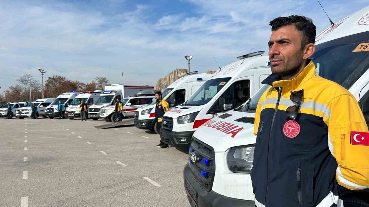 Van'da 112 ve UMKE kışa hazır: Paletli ambulans ve hava desteğiyle 7/24 müdahale