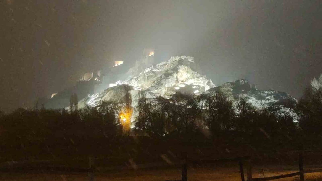 Van'da beklenen kar yağışı akşam saatlerinde başladı