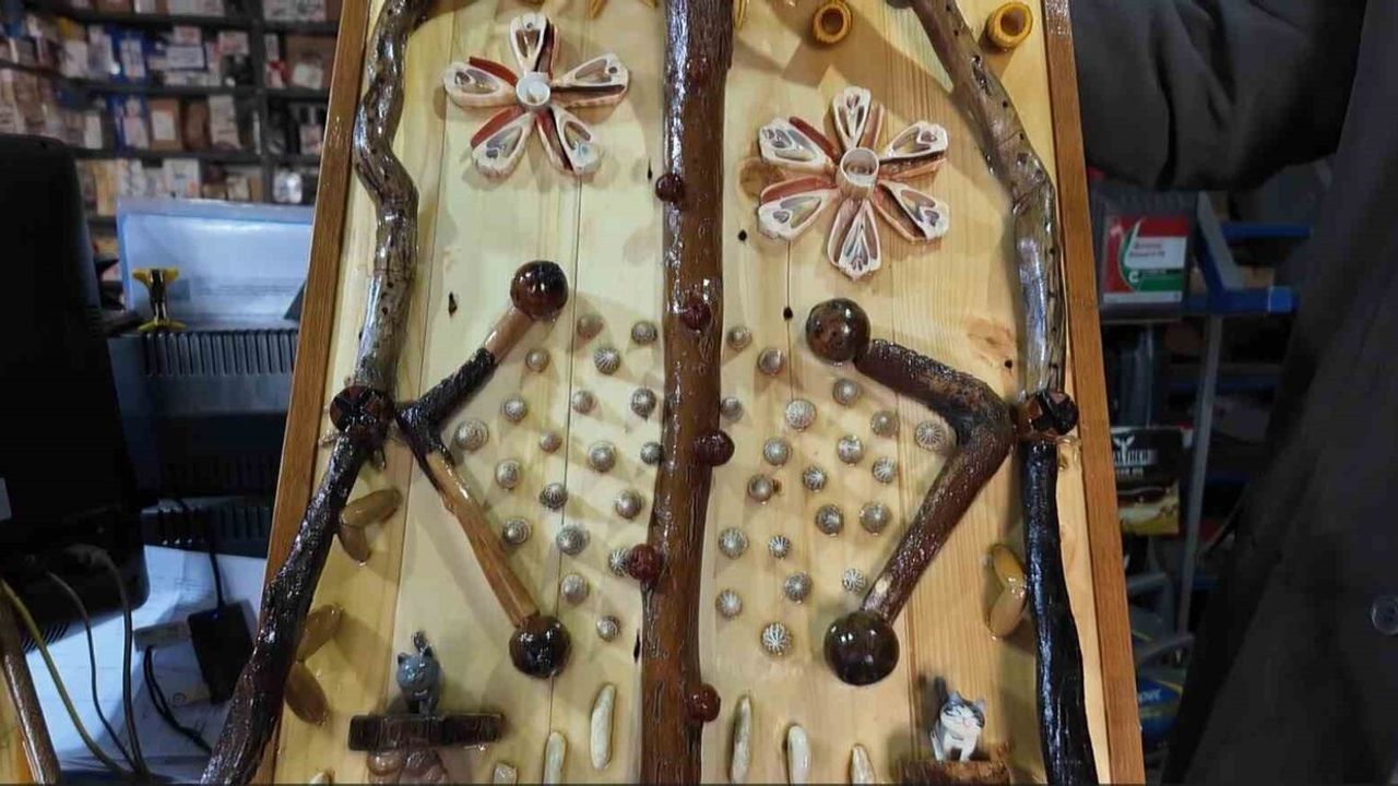 Van Erciş'te Usta Sami Demir, Doğadan Topladığı Ağaç ve Taşlarla Sanat Eserleri Üretiyor