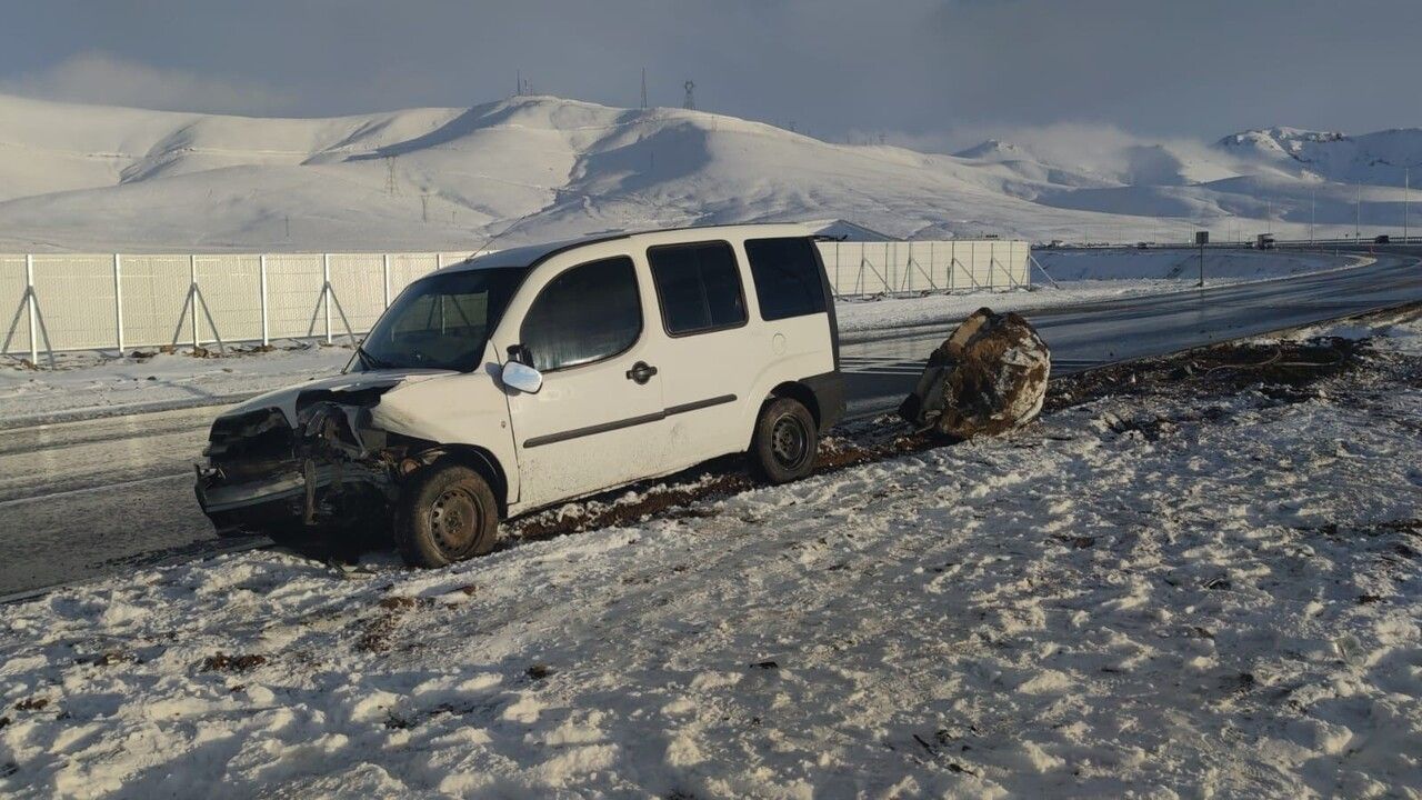 Van'ın Gürpınar ilçesinde zincirleme trafik kazası: 5 kişi hafif yaralandı