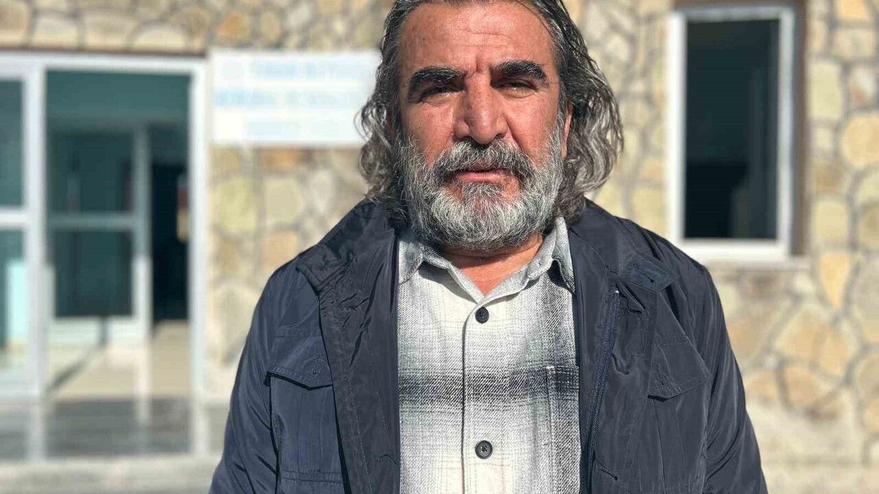 Van: Kışın Doğaya Bırakılan At ve Eşekler Trafik ve Yaban Hayatı İçin Risk Oluşturuyor