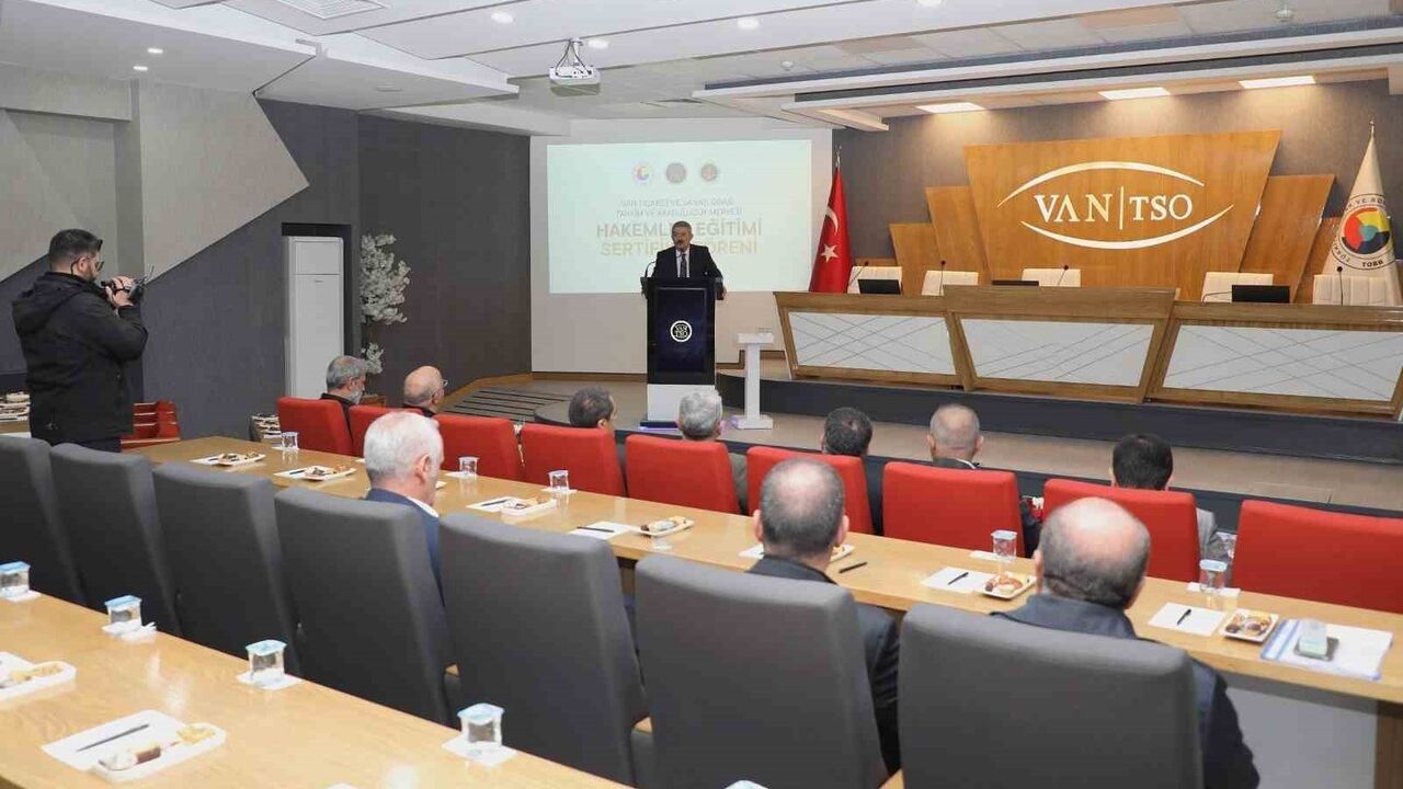 Van TSO'da Hakemler Eğitimi Sertifika Töreni: 74 Katılımcı Belge Aldı