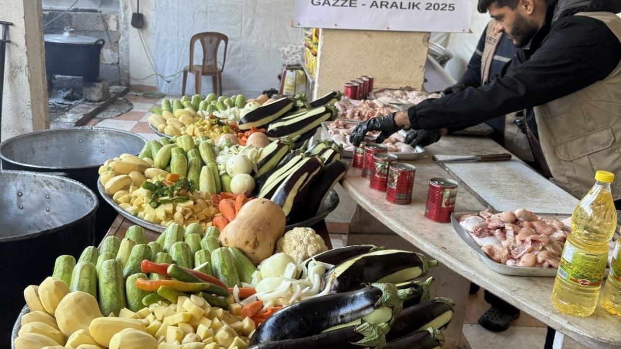 Vatan Sevdalıları Vakfı Gazze'de 100 insani yardım çadırı kurdu